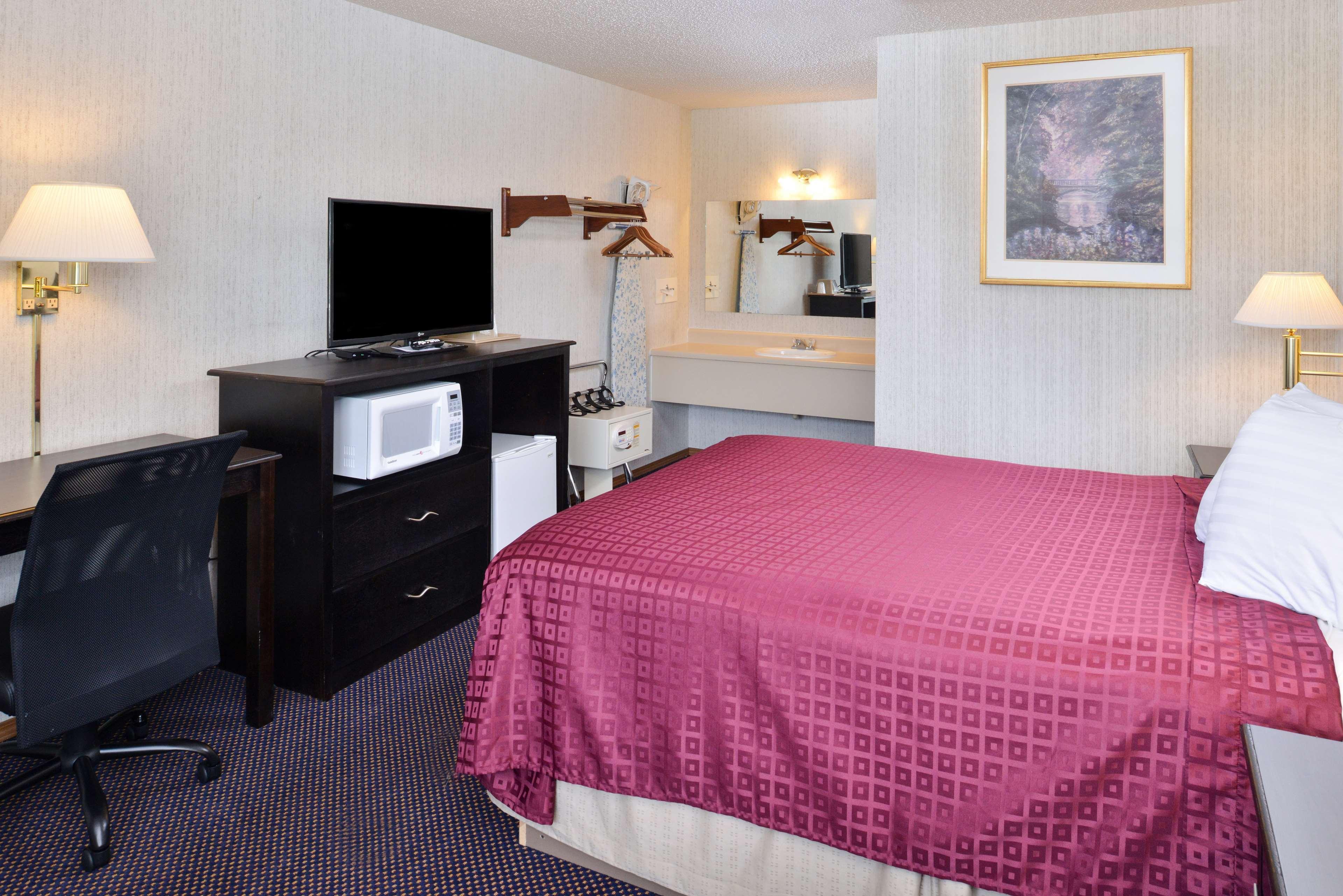 Americas Best Value Inn Knob Noster Extérieur photo
