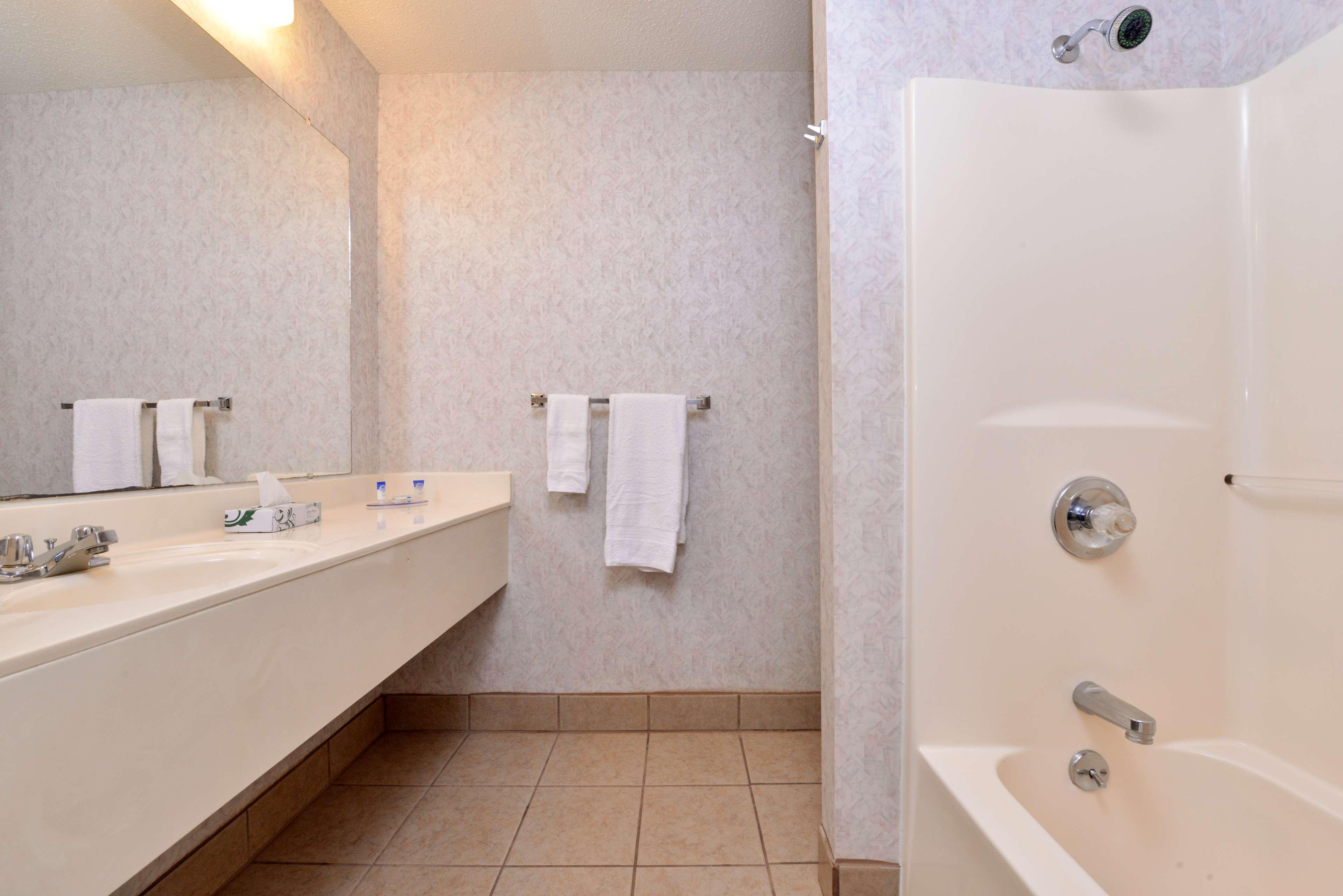 Americas Best Value Inn Knob Noster Extérieur photo