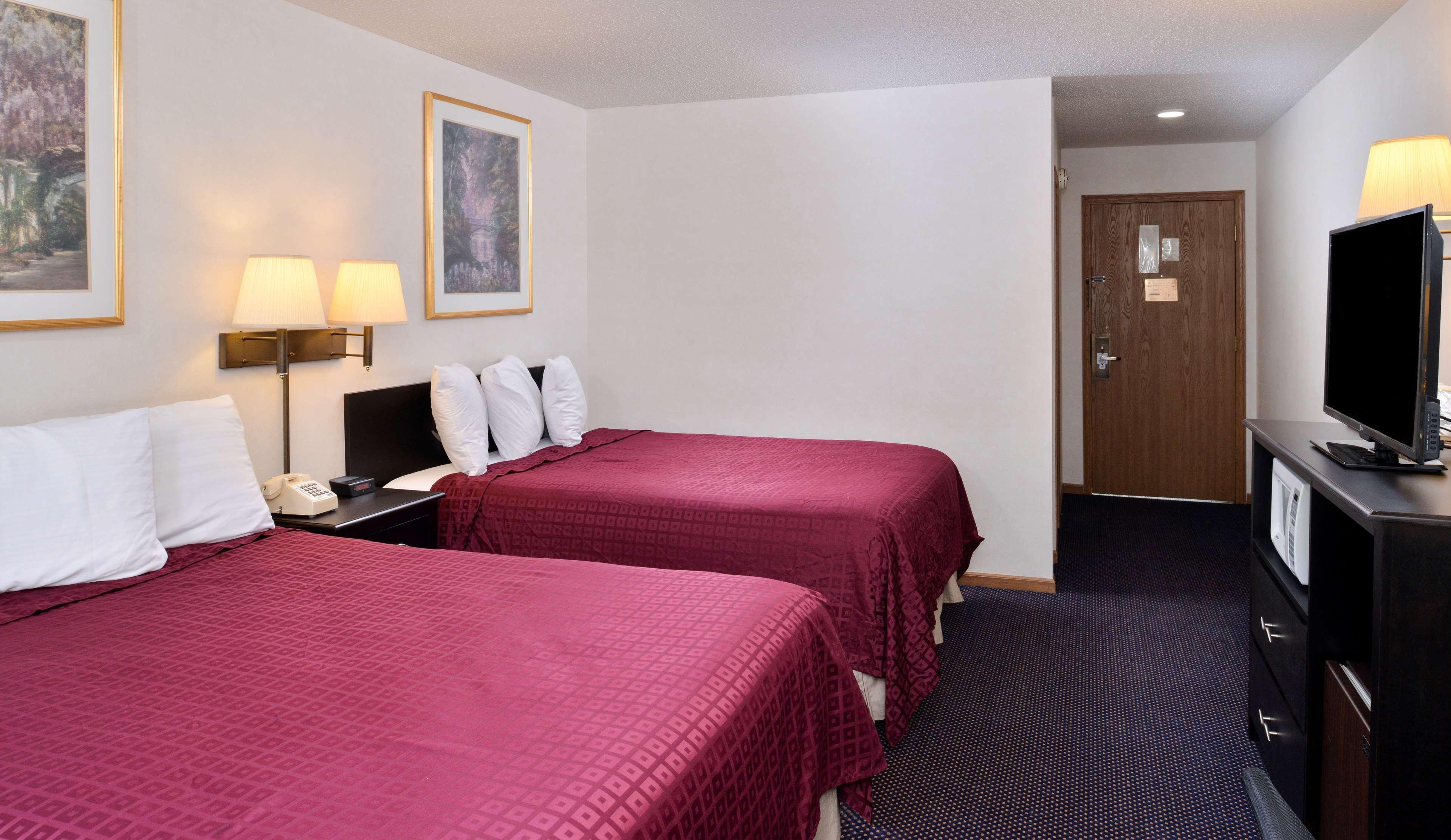 Americas Best Value Inn Knob Noster Extérieur photo