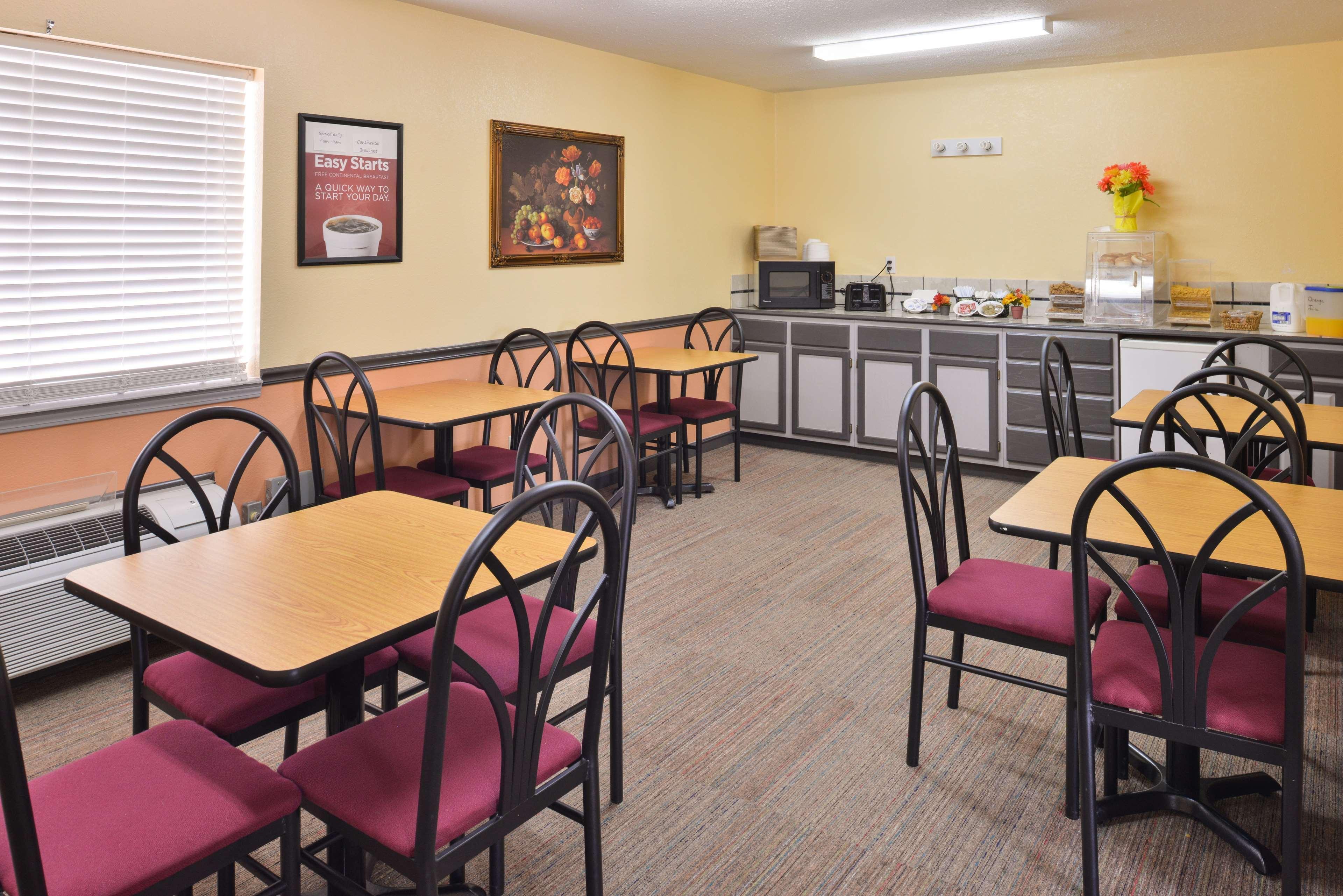 Americas Best Value Inn Knob Noster Extérieur photo