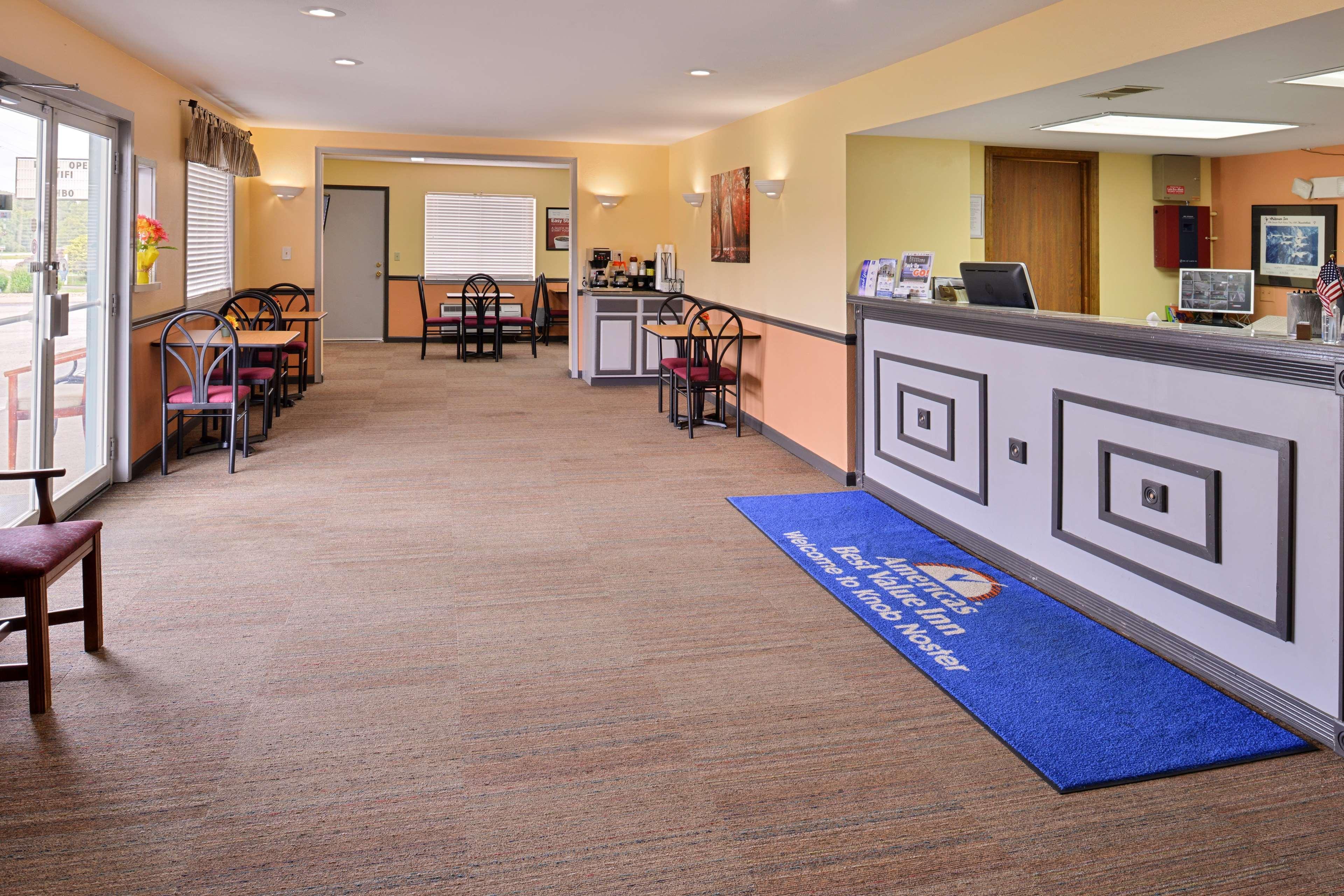 Americas Best Value Inn Knob Noster Extérieur photo