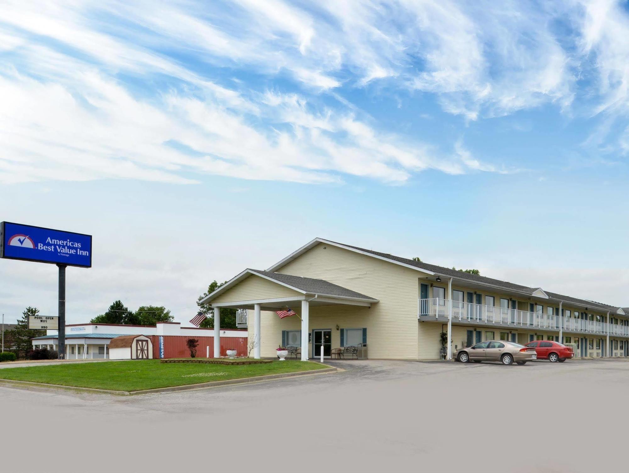 Americas Best Value Inn Knob Noster Extérieur photo