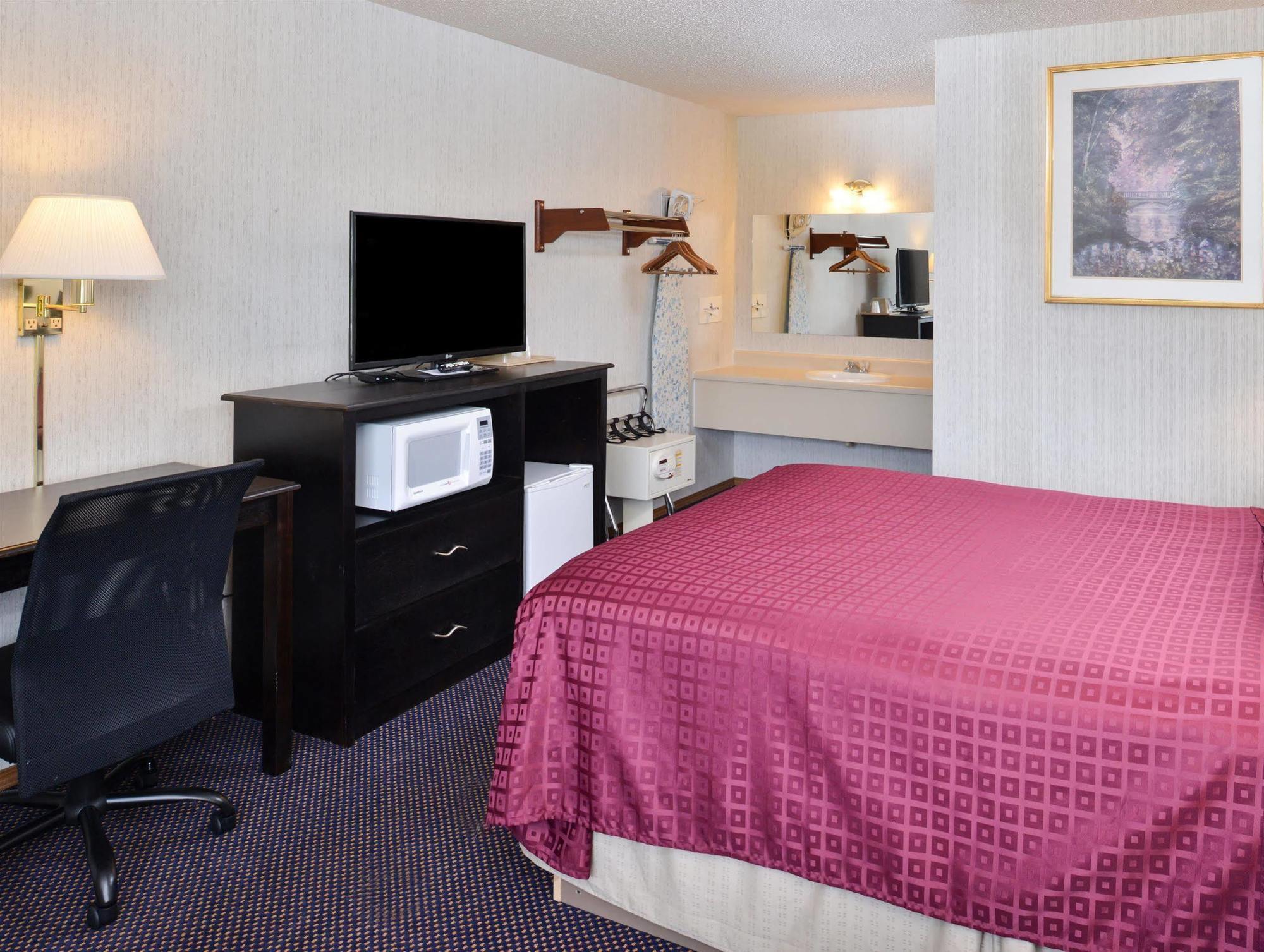 Americas Best Value Inn Knob Noster Extérieur photo
